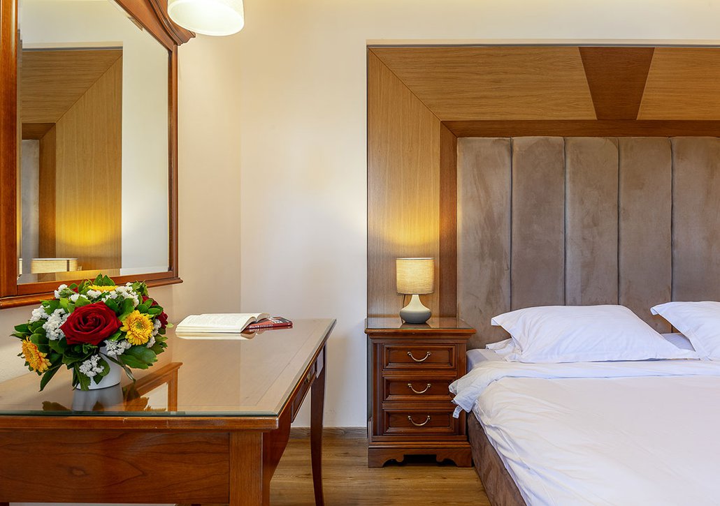 Superior Apartments Pool View - Gallery Image 4