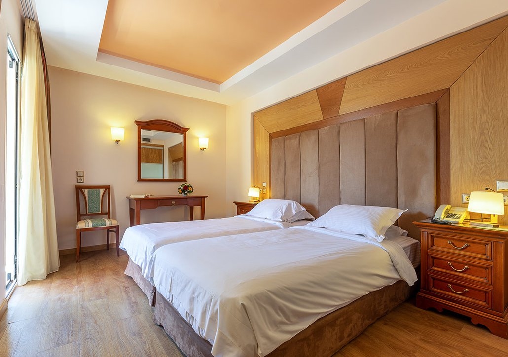 Superior Apartments Pool View - Gallery Image 2